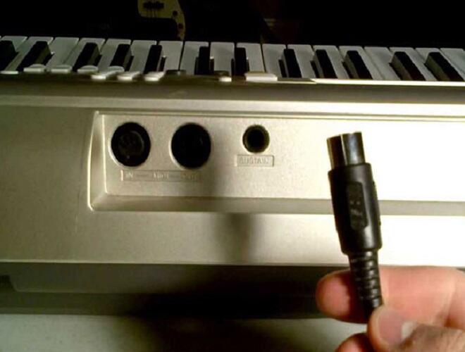 midi keyboard with mic input